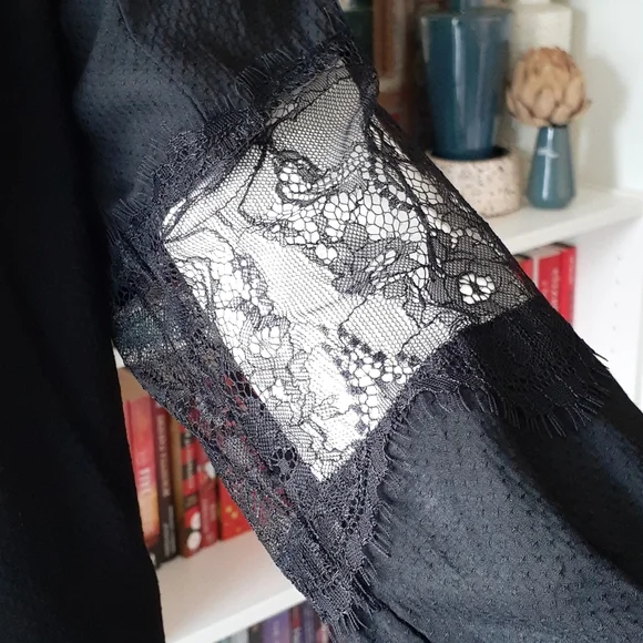 Collective concepts Boldizar lace detail blouse - Picture 7 of 10